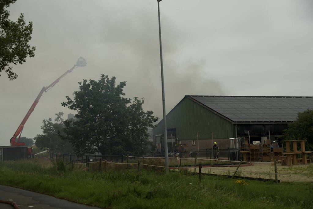 Boerderijwinkel verwoest door brand