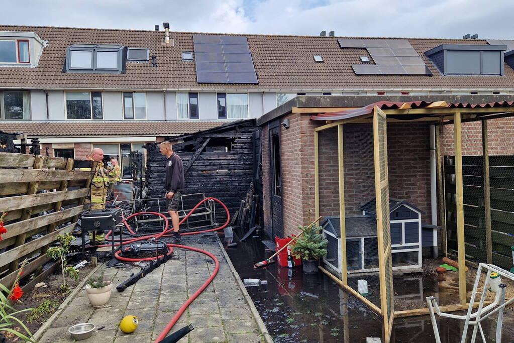 Veel schade na brand in achtertuin