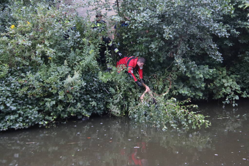 Persoon uit water gered