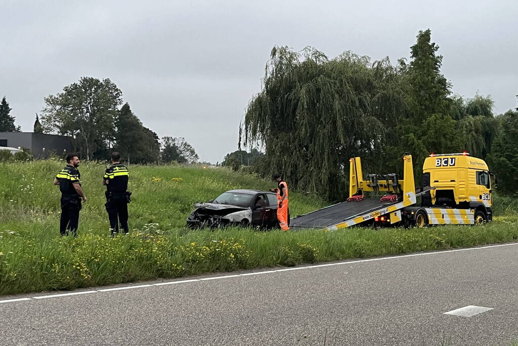 Auto loopt flinke schade op bij brand in motorcompartiment