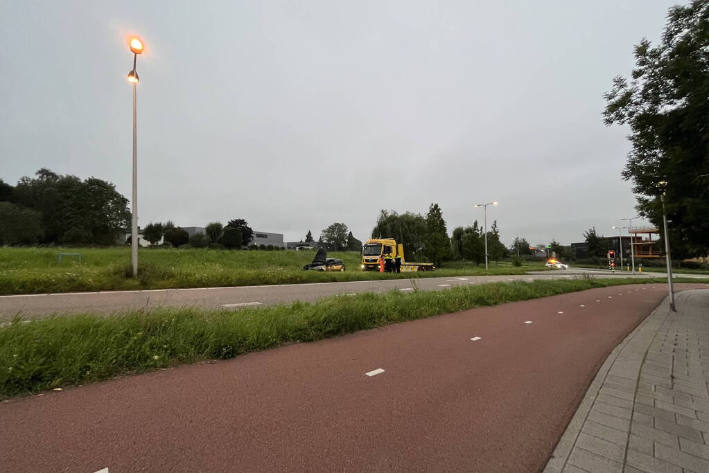 Auto loopt flinke schade op bij brand in motorcompartiment