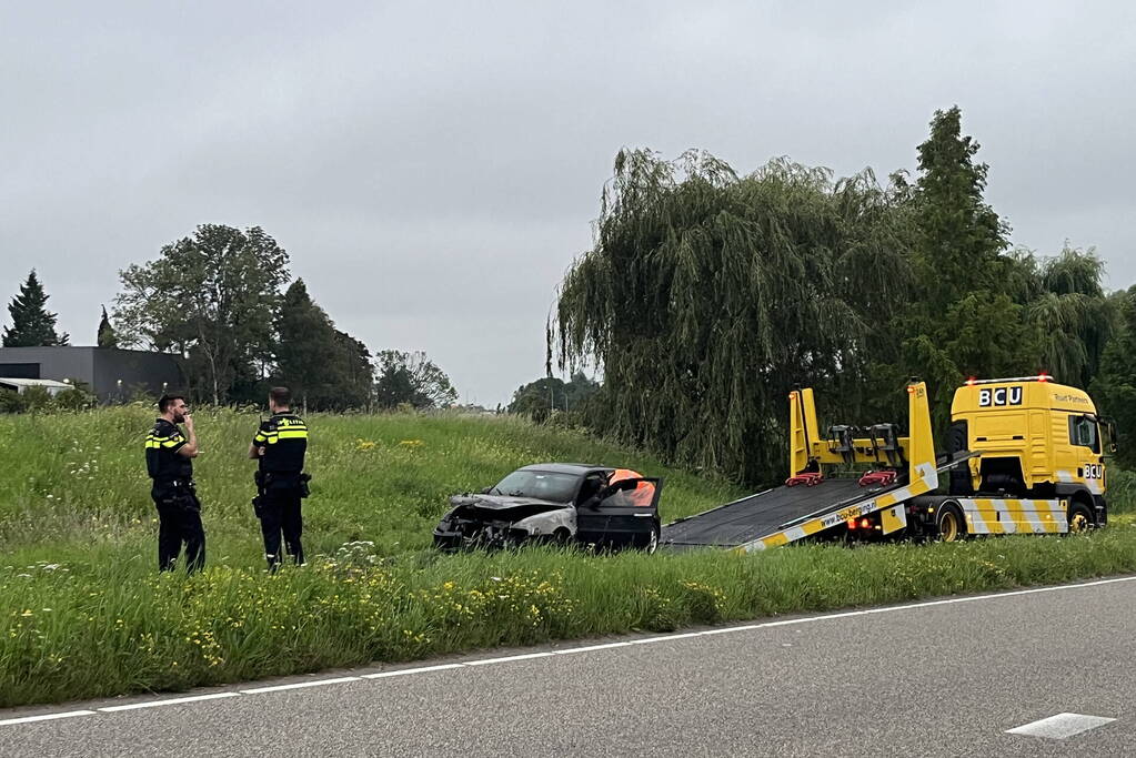 Auto loopt flinke schade op bij brand in motorcompartiment