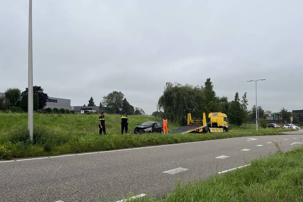 Auto loopt flinke schade op bij brand in motorcompartiment