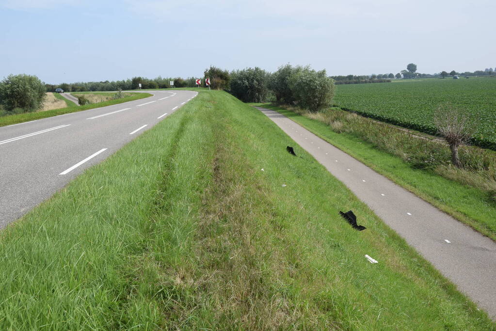 Automobilist raakt met hoge snelheid uit de bocht