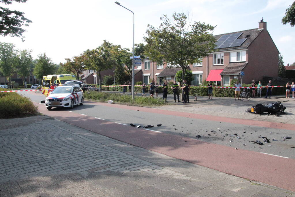 Motorrijder zwaargewond bij aanrijding met personenauto