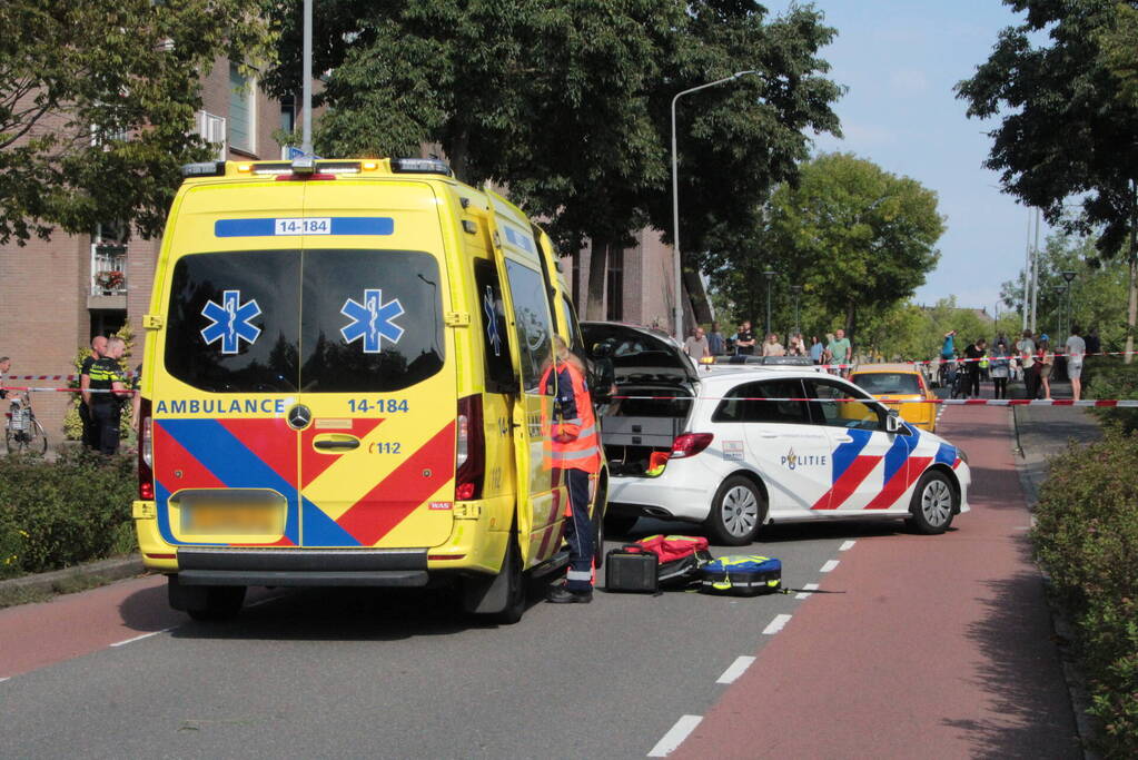 Motorrijder zwaargewond bij aanrijding met personenauto