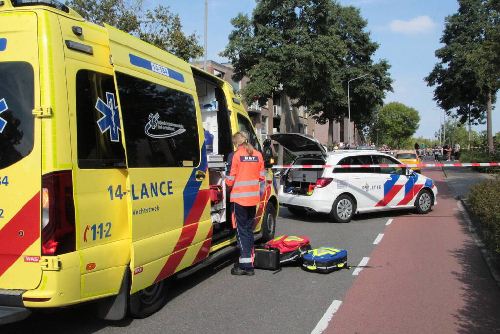 Motorrijder zwaargewond bij aanrijding met personenauto