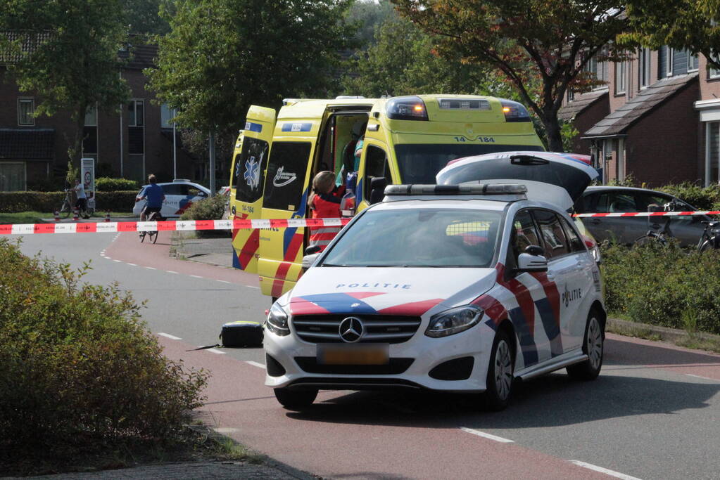 Motorrijder zwaargewond bij aanrijding met personenauto