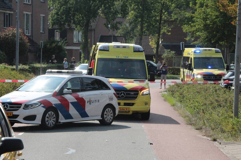 Motorrijder zwaargewond bij aanrijding met personenauto