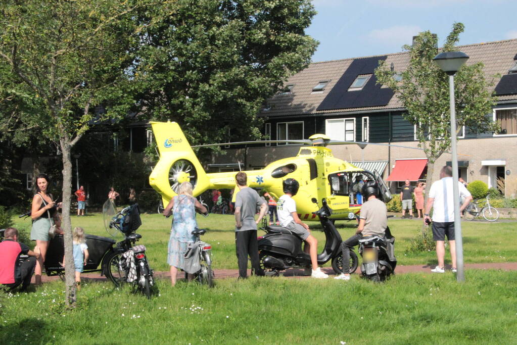 Motorrijder zwaargewond bij aanrijding met personenauto