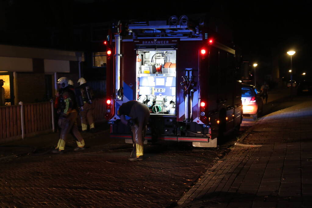 Buitenbrand tegen gevel van woning