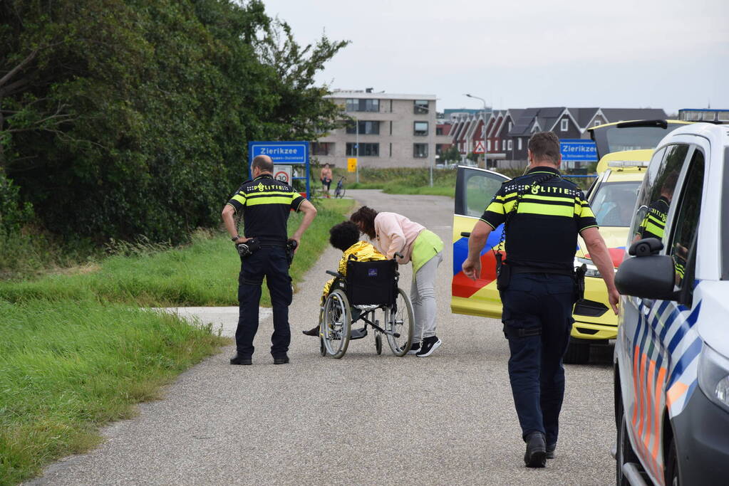 Vrouw belandt in sloot met rolstoel