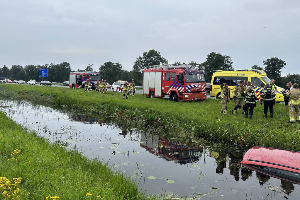 Flinke file door voertuig te water