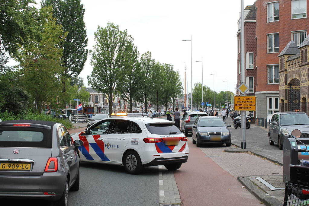 Fietser geschept door personenauto