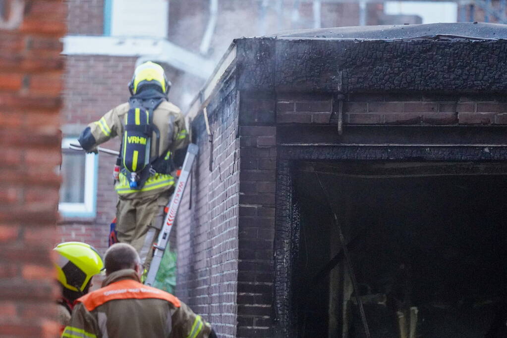 Uitslaande brand in een garage