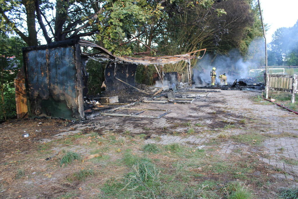 Schuur van boerderij volledig uitgebrand