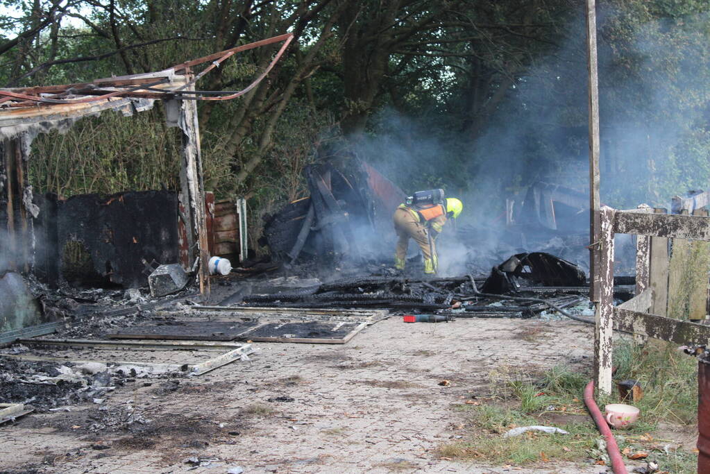 Schuur van boerderij volledig uitgebrand