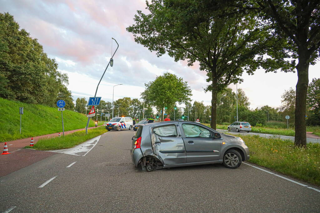 Veel schade bij eenzijdig ongeval op kruising