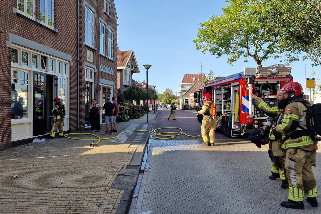 Katten gered bij brand in appartementencomplex