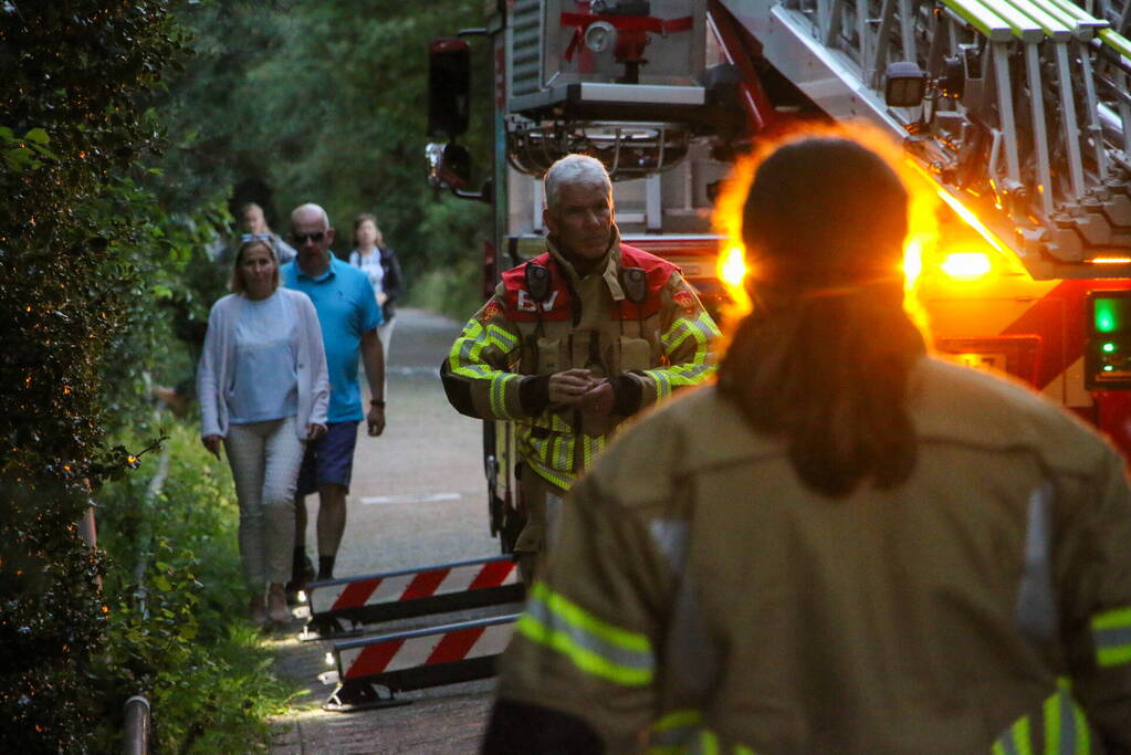 Brandweer verwijdert loshangende takken