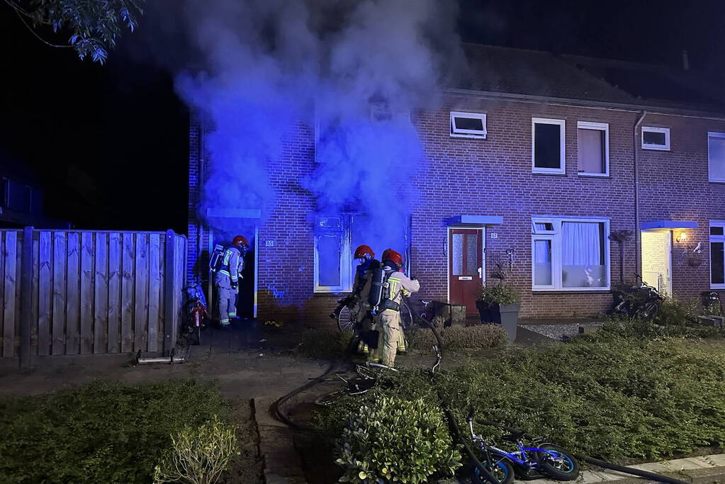 Veel rookontwikkeling bij uitslaande woningbrand