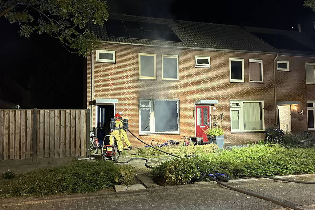 Veel rookontwikkeling bij uitslaande woningbrand