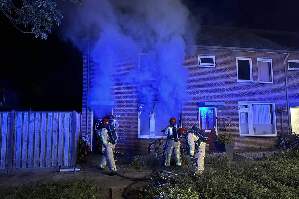 Veel rookontwikkeling bij uitslaande woningbrand