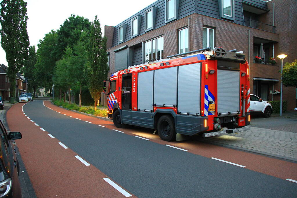 Brandweer doet onderzoek naar rook en brandlucht