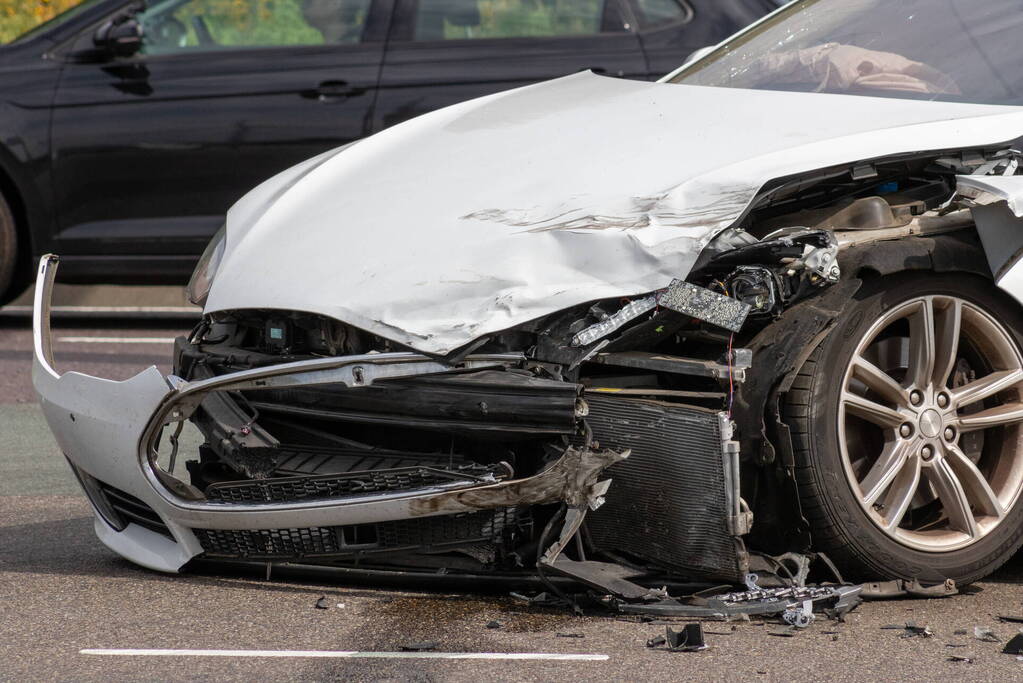 Twee auto's zwaar beschadigd bij ongeval