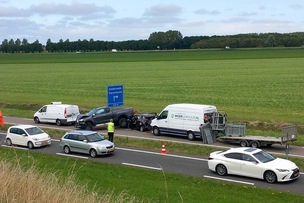 Weg uren dicht na kettingbotsing