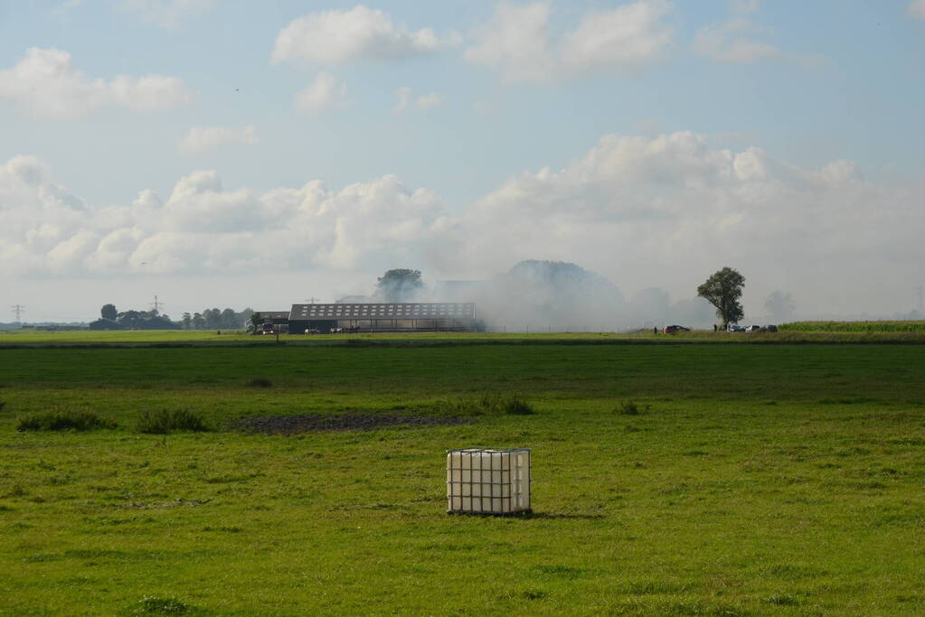 Uitslaande brand in schuur van boerderij