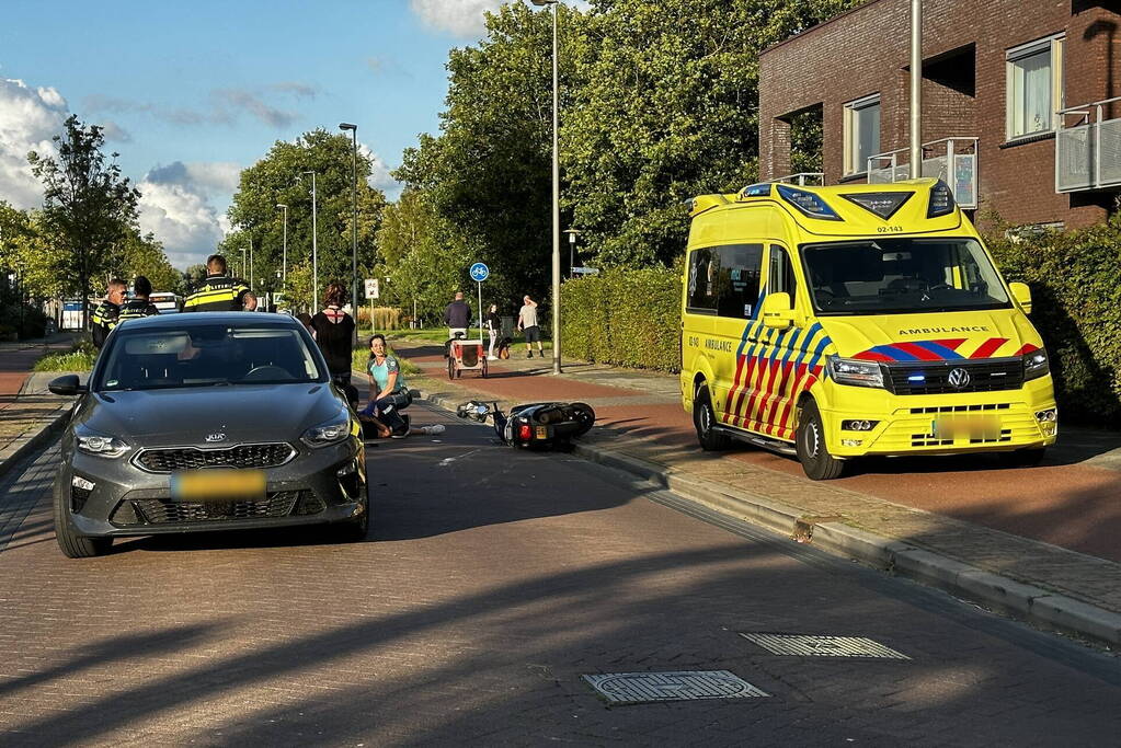 Scooterrijder gewond bij botsing met auto