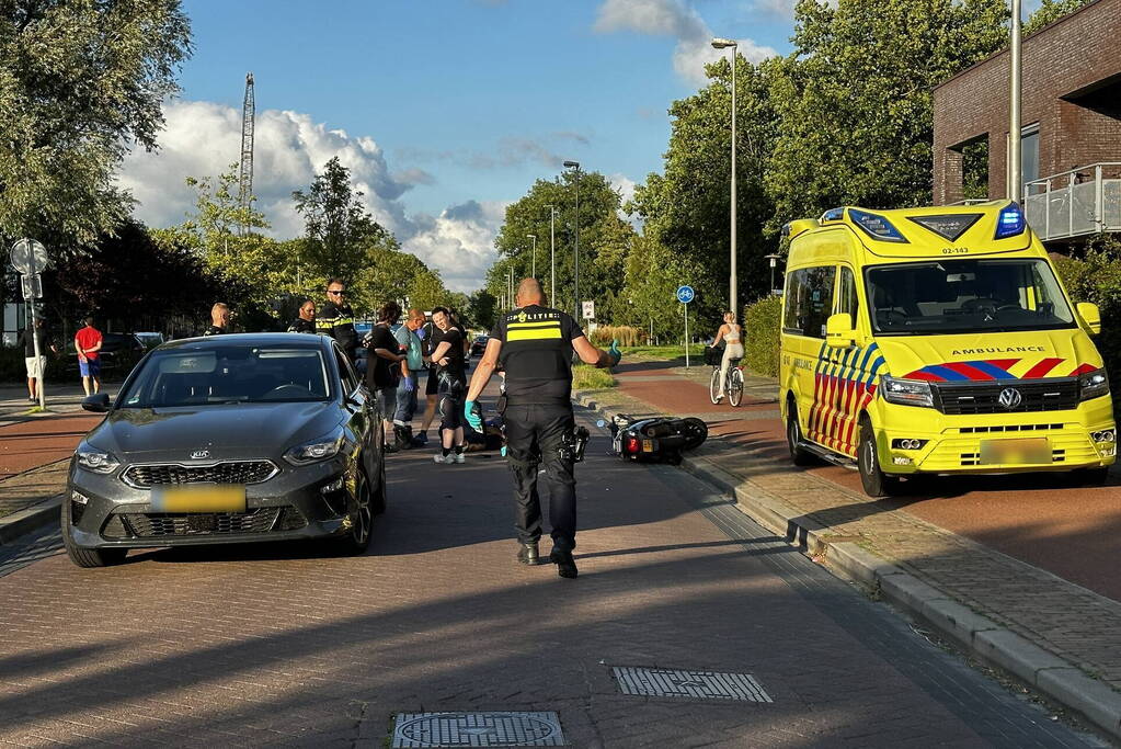 Scooterrijder gewond bij botsing met auto