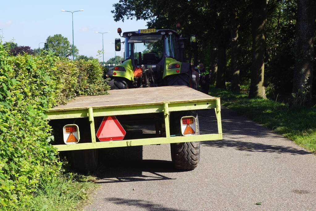 Fietser gewond bij botsing met tractor