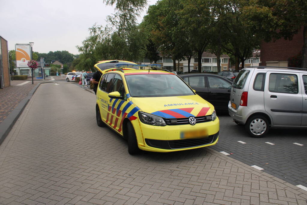 Oudere man geschept rijdens oversteken