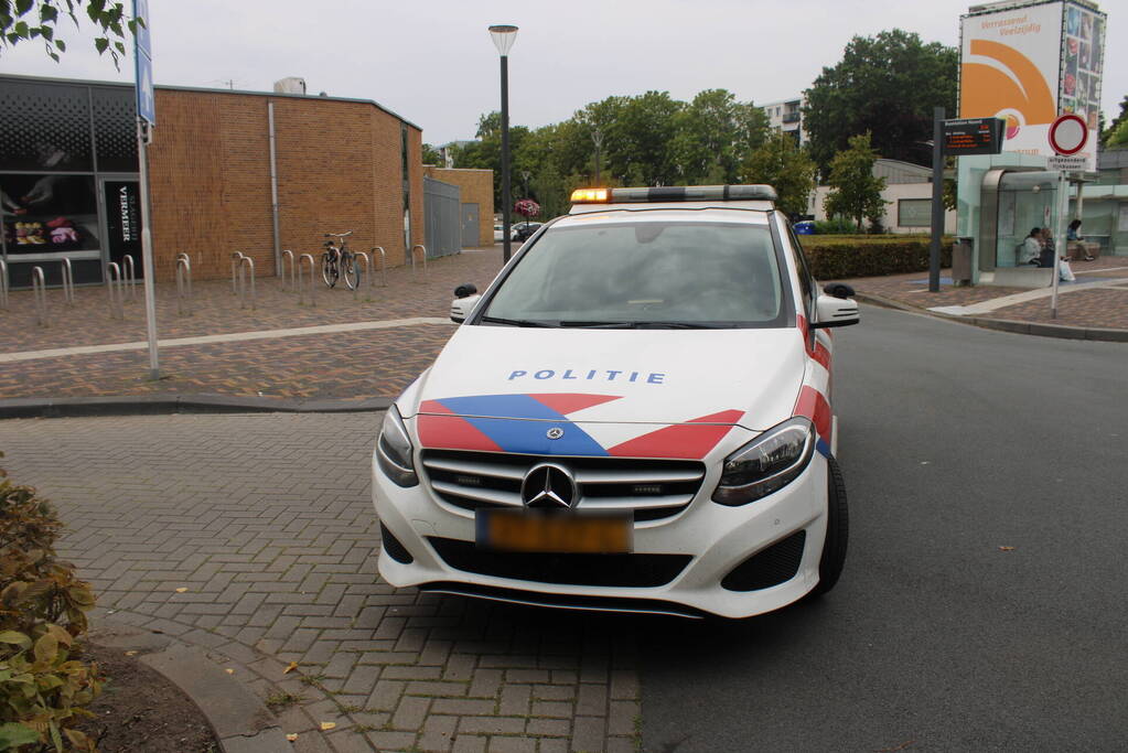 Oudere man geschept rijdens oversteken