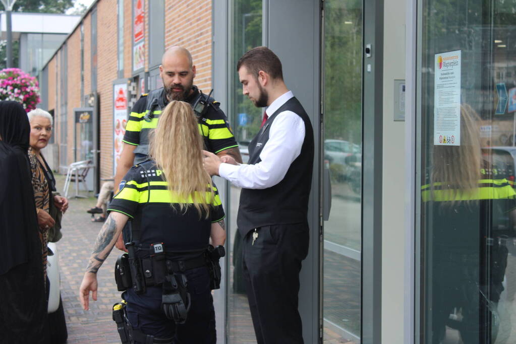 Oudere man geschept rijdens oversteken