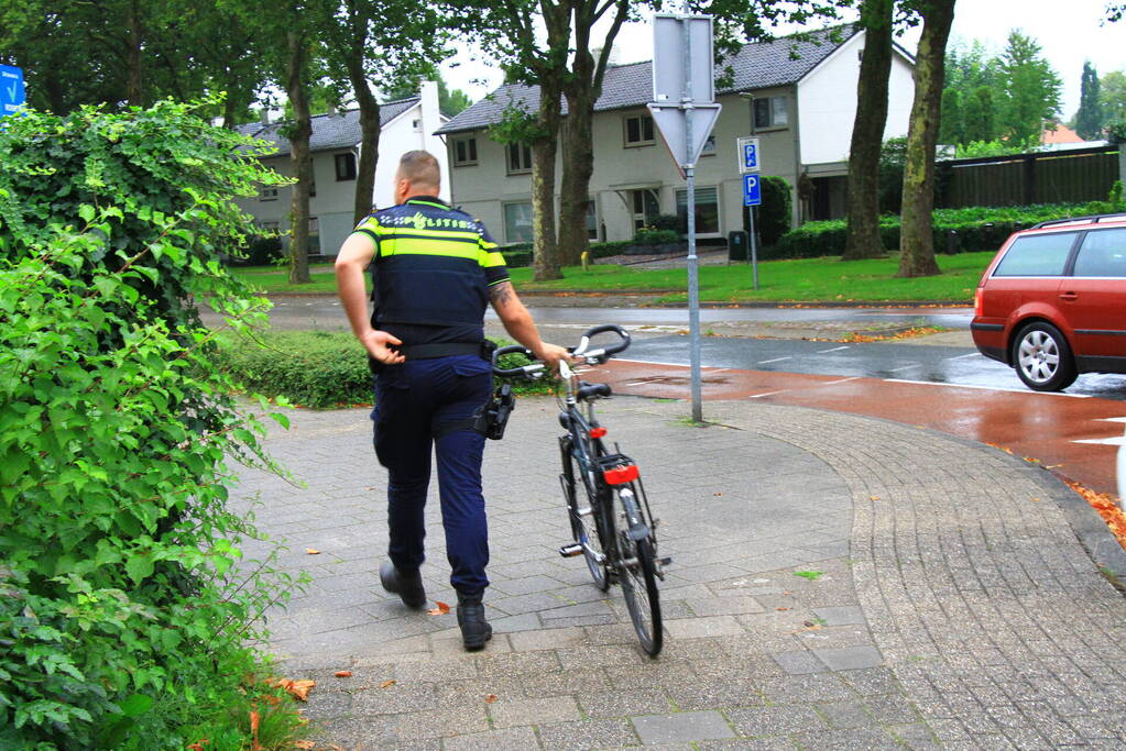 Fietser gewond bij botsing op rotonde