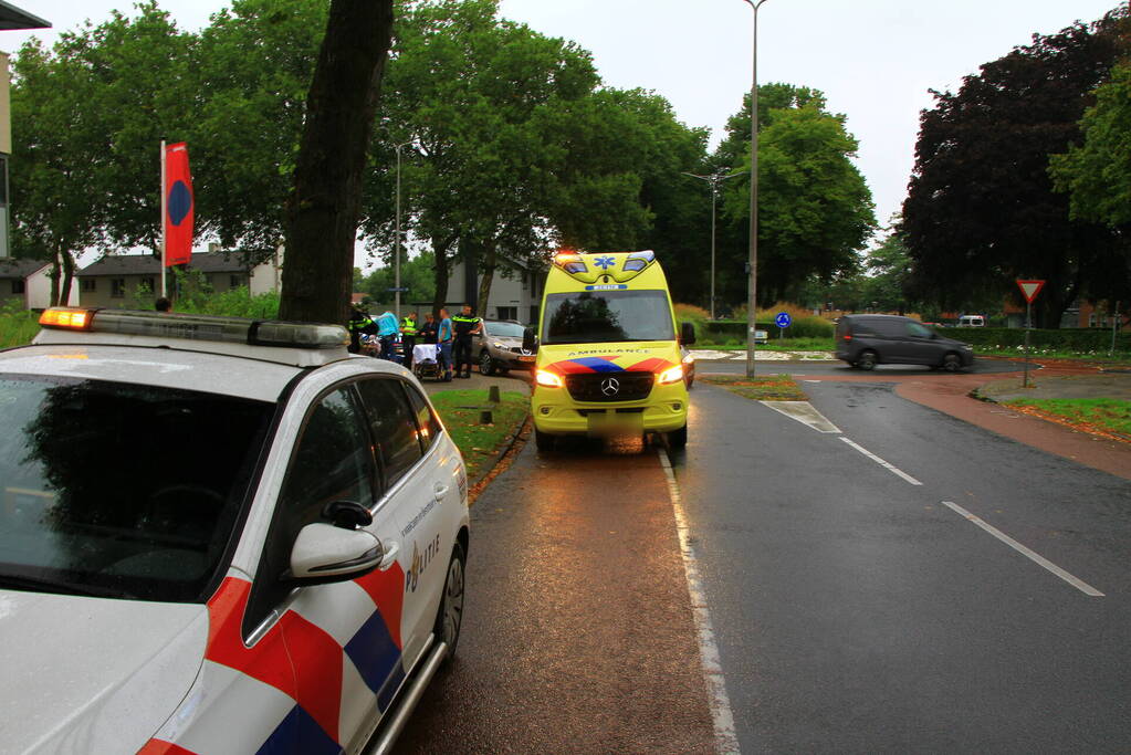 Fietser gewond bij botsing op rotonde