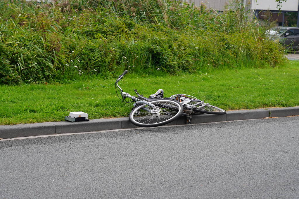 Fiets meegesleept bij ongeval met auto