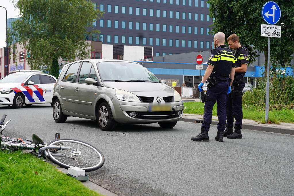 Fiets meegesleept bij ongeval met auto