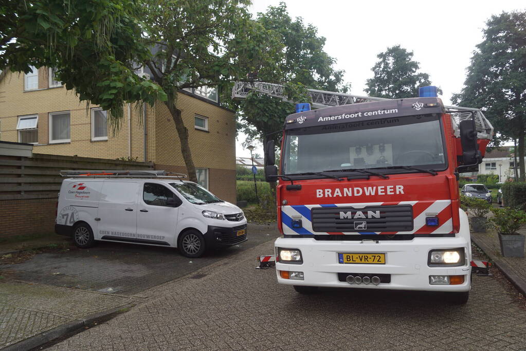 Takken dreigen op parkeerplaats te vallen