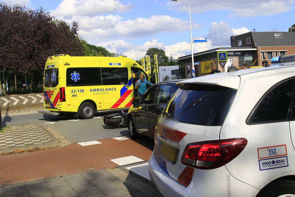 Scooterrijder gewond bij botsing met automobilist