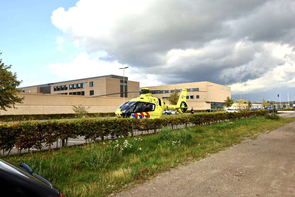 Traumahelikopter ingezet bij brand in cel