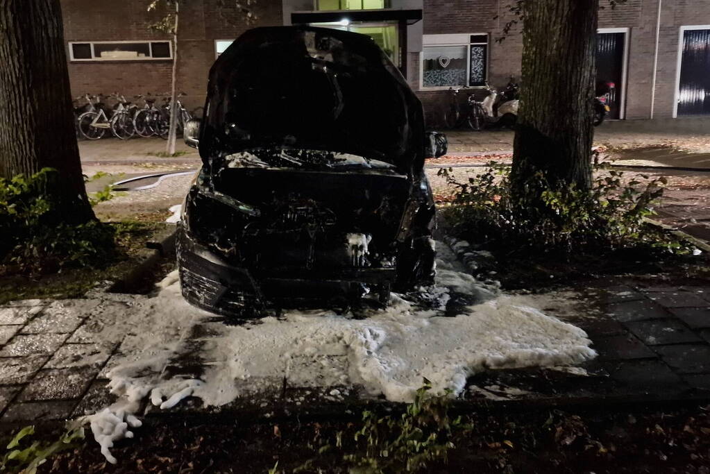 Brand in bestelbus snel geblust