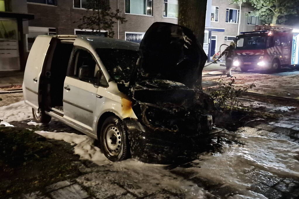 Brand in bestelbus snel geblust