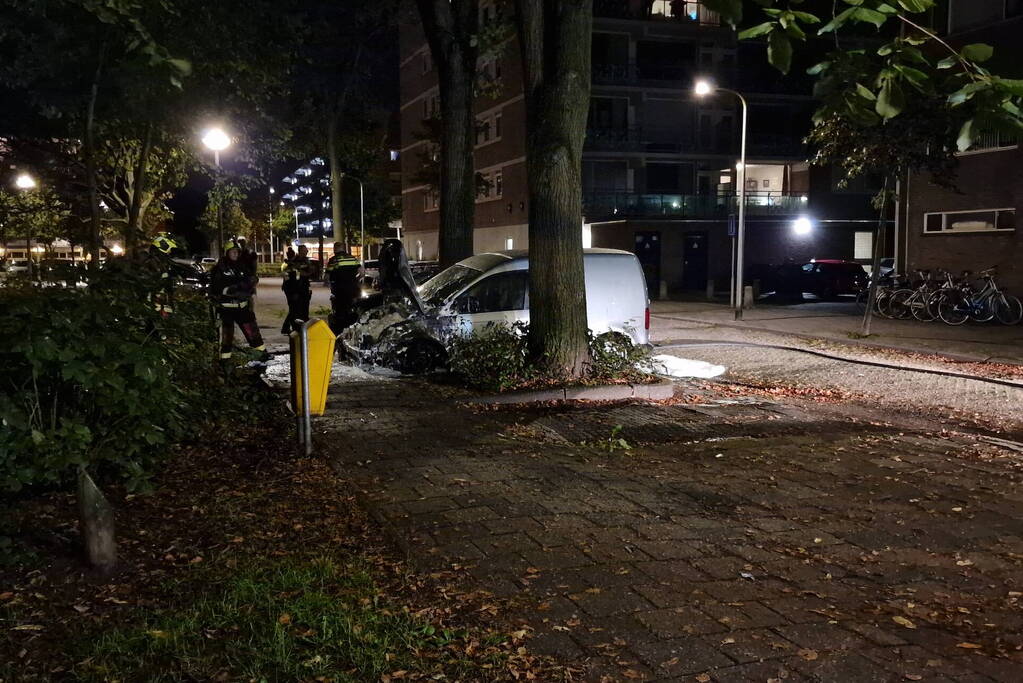 Brand in bestelbus snel geblust