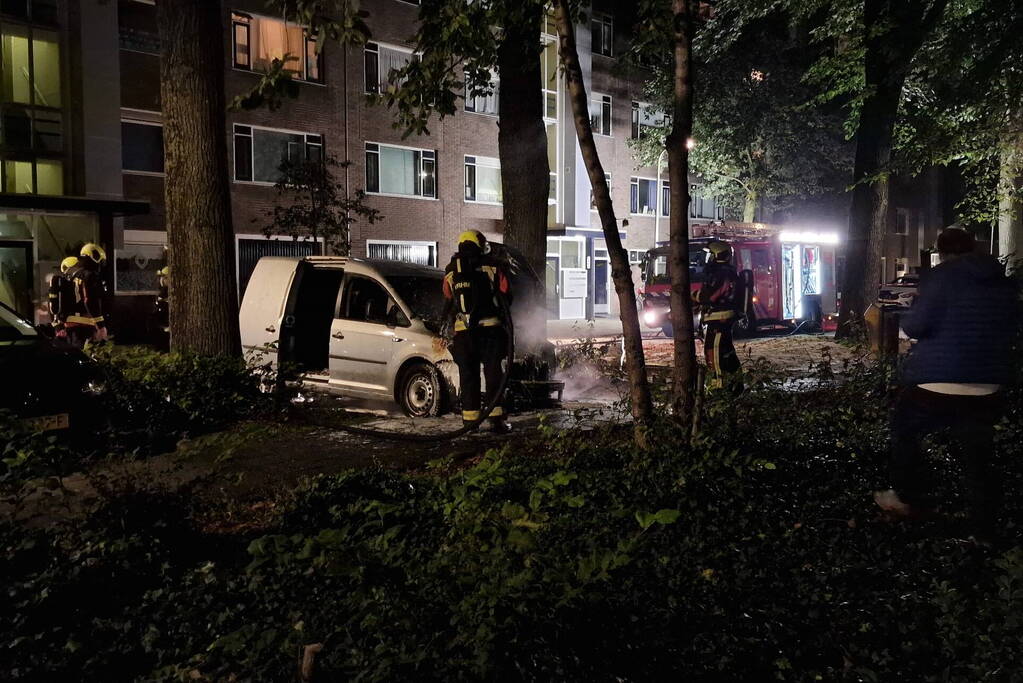 Brand in bestelbus snel geblust