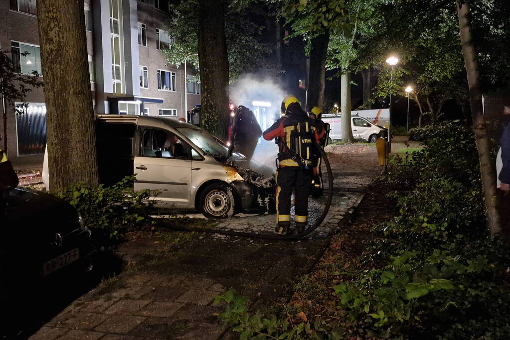 Brand in bestelbus snel geblust