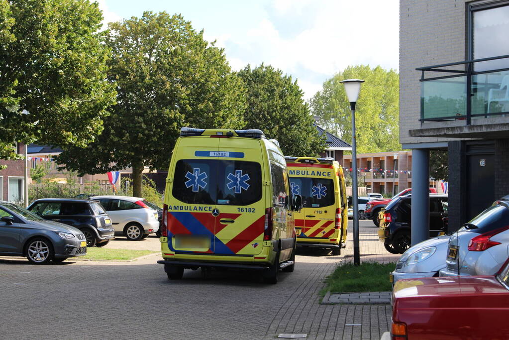 Traumahelikopter landt op basketbalveld voor medische noodsituatie